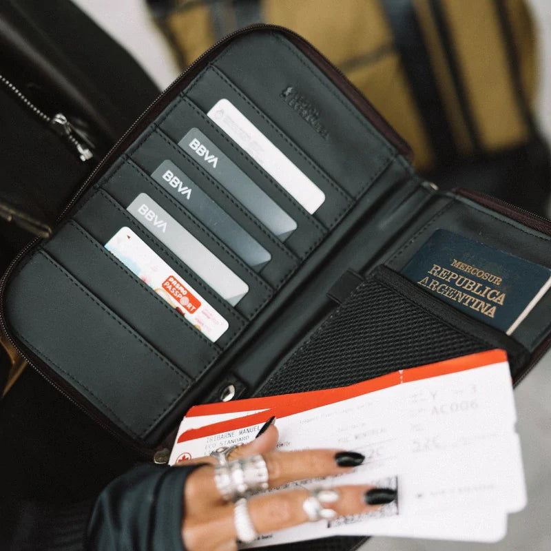 PORTA PASAPORTE AMELIE BEIGE